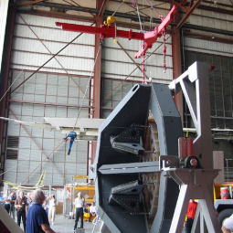 Attaching the mirror cart to the crane